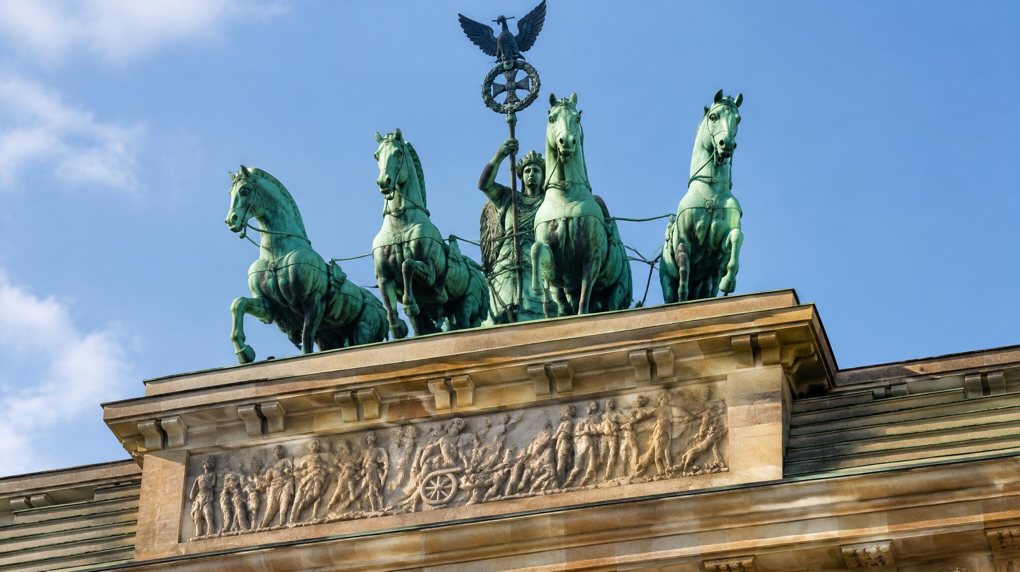 brandenburg gate quadriga statue